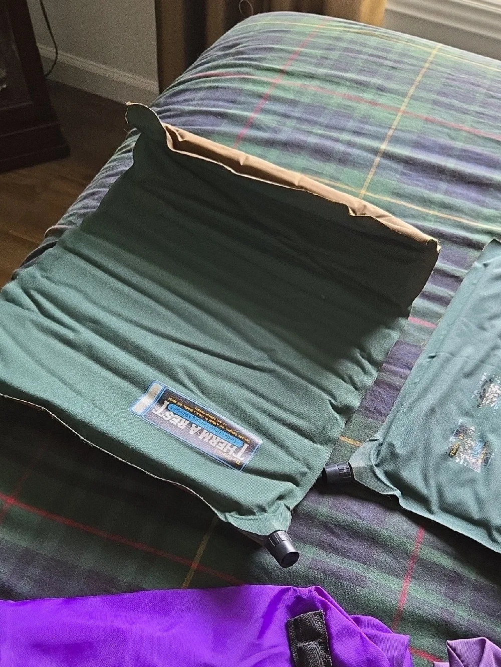2 THERM-A-REST CAMPING/STADIUM CHAIRS & AIR SEAT CUSHIONS - Picture 4 of 5